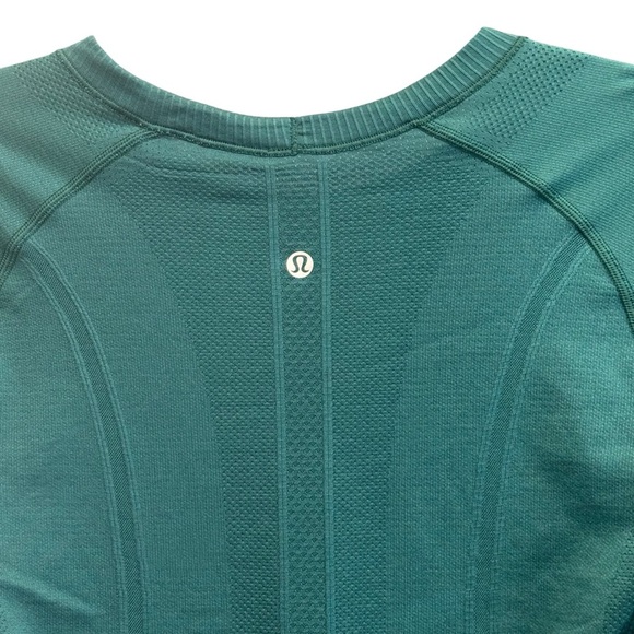 Lululemon Green Long Sleeve top with Crew Neck - Picture 8 of 8